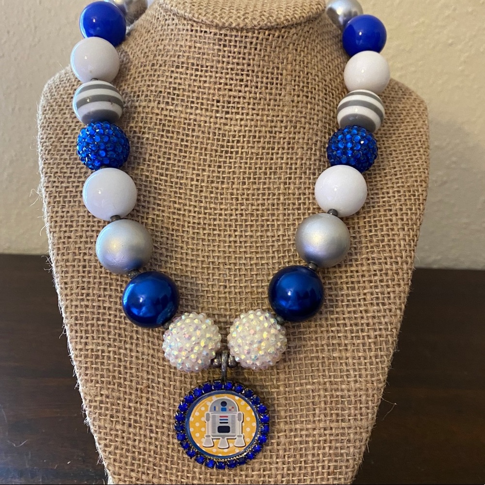 Star Wars R2-D2 Bubblegum necklace